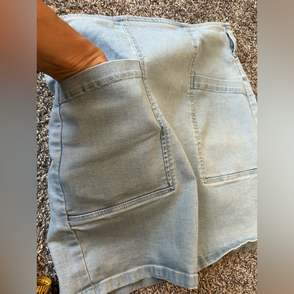 5/$25 Forever 21 light blue stretch denim mini skirt labeled medium - Picture 7 of 7